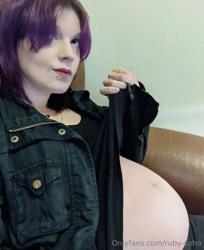 Lol, just missing being pregnant 🤰I got so round! 🥰