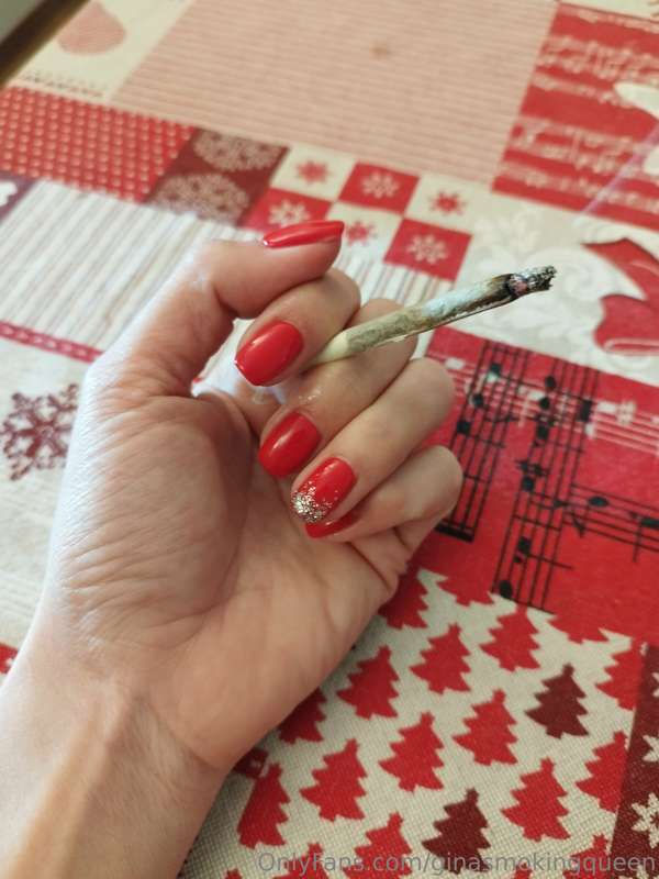 ginasmokingqueen image #0