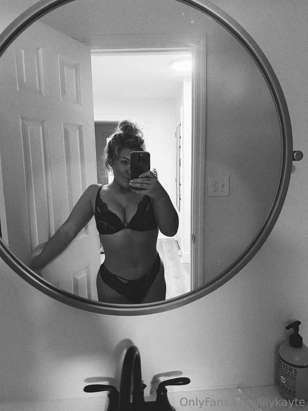let me bless you with this pic 😋 LIKE this and DM me if you'..