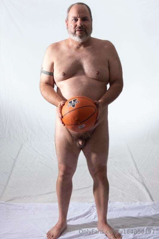 Nude with basketball2025