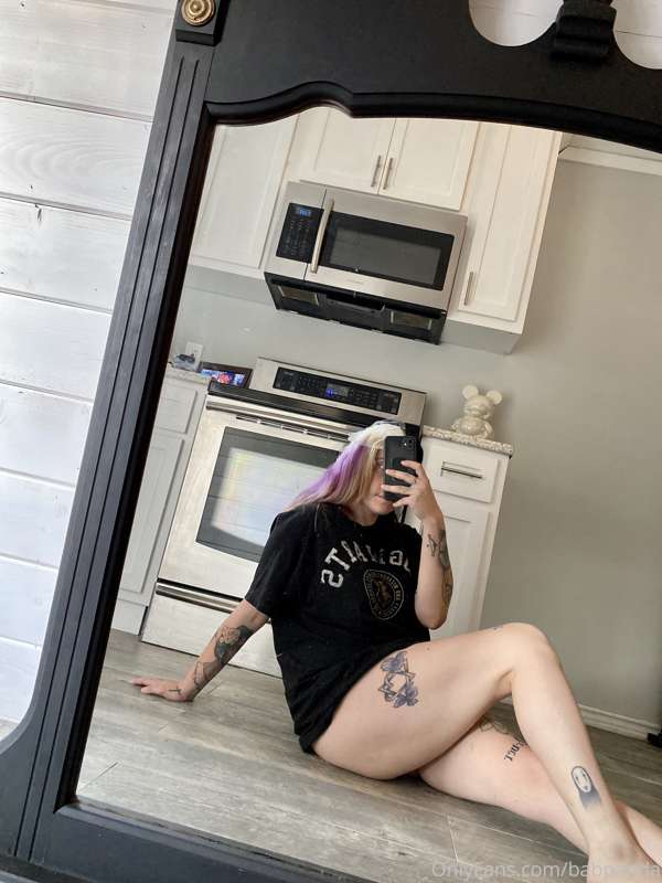 Ur girl is dying her hair .. send her a tip in my c@sh app a..