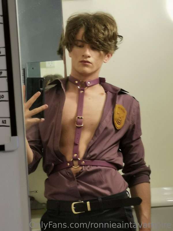 ronnieaintavampire