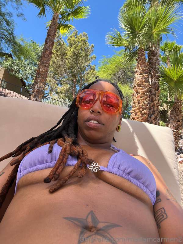 Pool day 💜💜