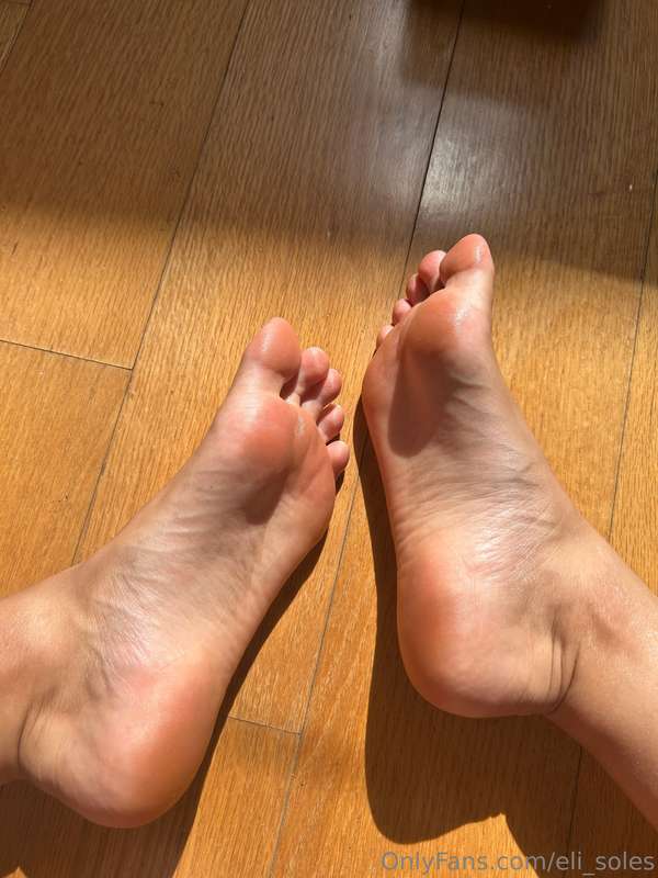 These ankles are in need of some BLING!! Tip so I can adorn ..