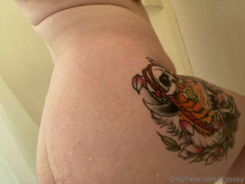 Watch me spread my ass and shake in the shower after work ❤️..