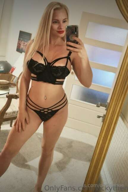 Say hello to my new friend!! 😌She is sexy, blonde and busty ..