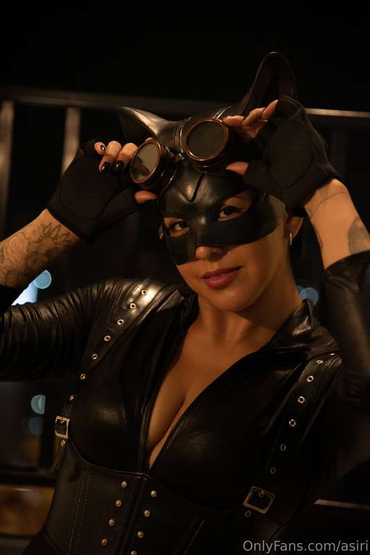 Halloween is almost here! Undress me in this super sexy Catw..