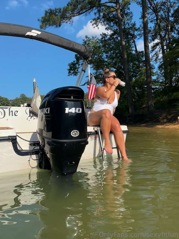 Boating season is basically over and this girl is sad 😢 
Sum..