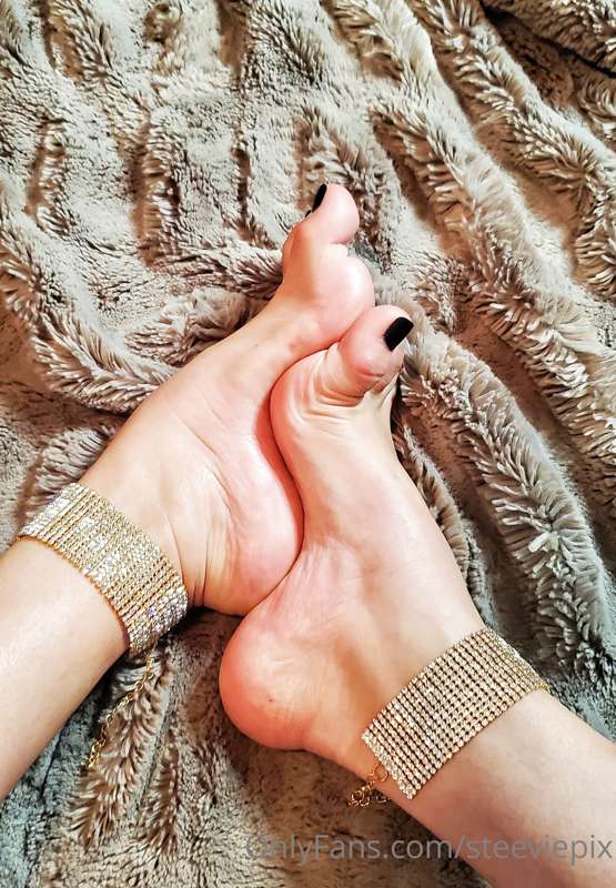 Blingy birthday anklets 🥰