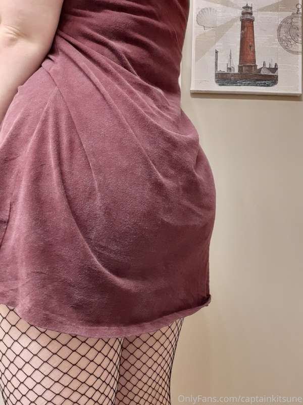 Fishnet booty pic of the day at work. Serious question: Do y..