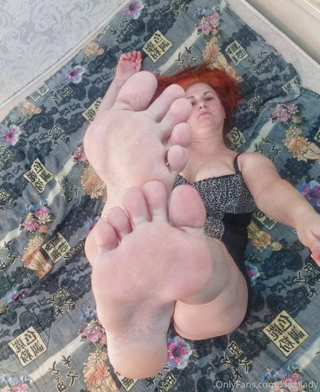 sweet feet , lick them👅♥️