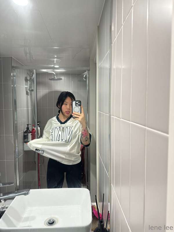 just got a cute phone case from amazon and now my selfies ar..