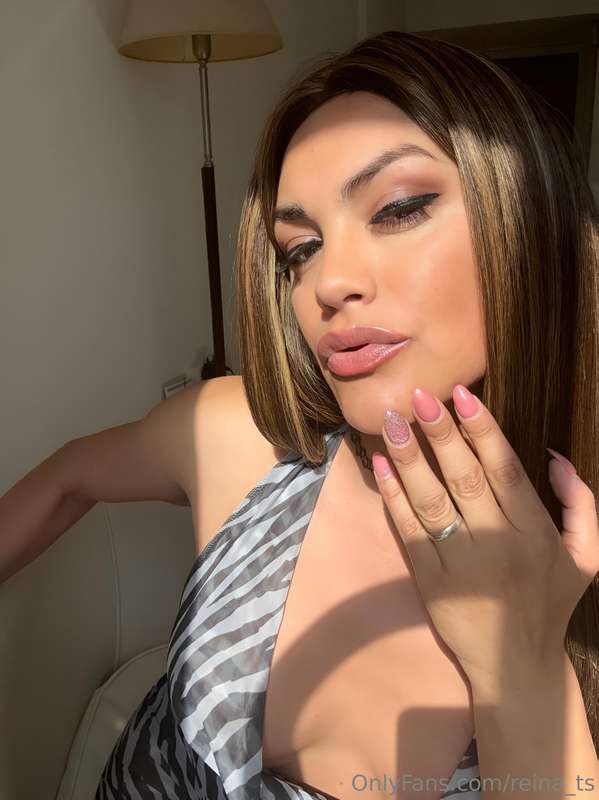 💅 Style QueenFor me, manicure isn’t just nails — it’s part o..