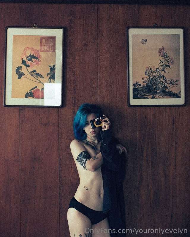 blue as a wave🌊 take your surf and try to ride me🍌💦
