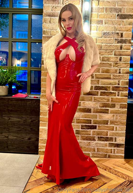 YOUR SHINY BALL QUEENThe Femdom Ball last weekend was the pe..