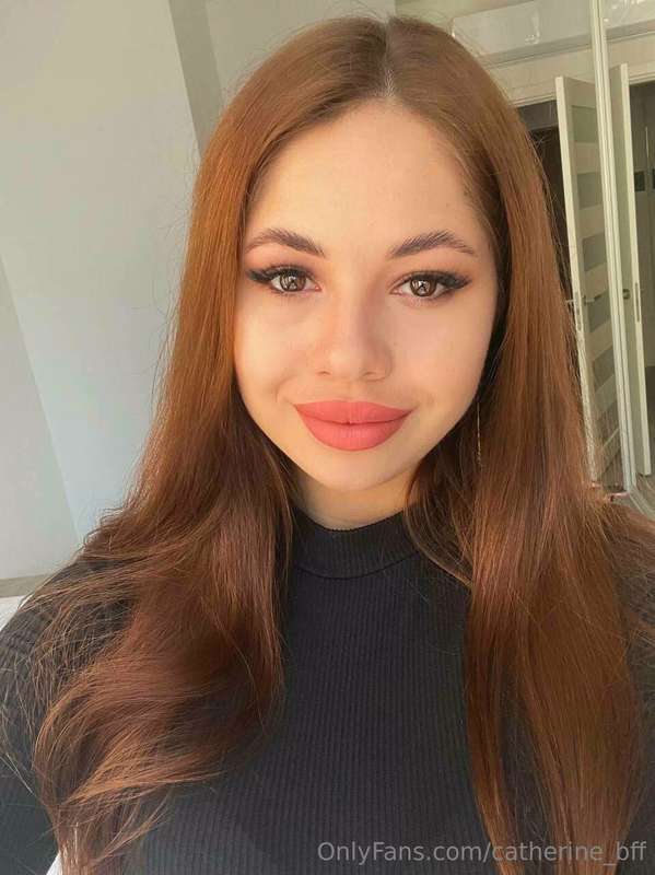 Do you like selfies? ❤️ I rarely take photos like this at al..