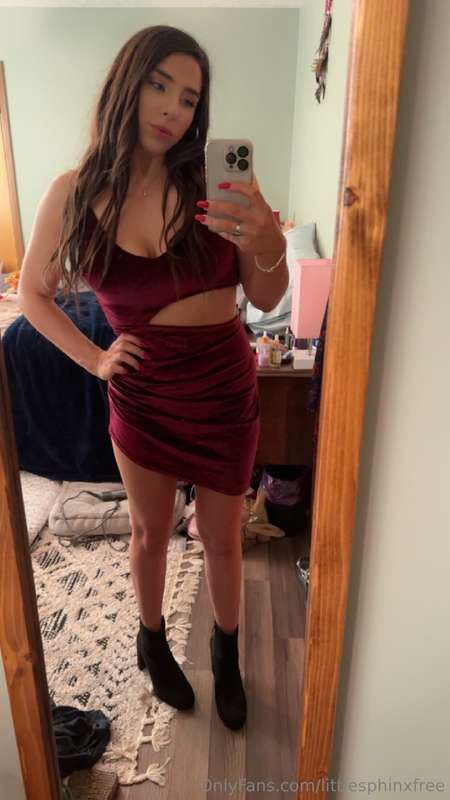 Check out my VIP to see me naked and naughty 😈💋 @littlesphin..