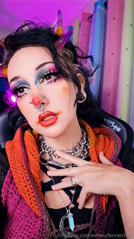Im just handing out clown kinks left and right. 