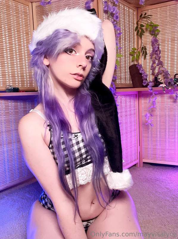 Help me take this cute outfit off? 🥰