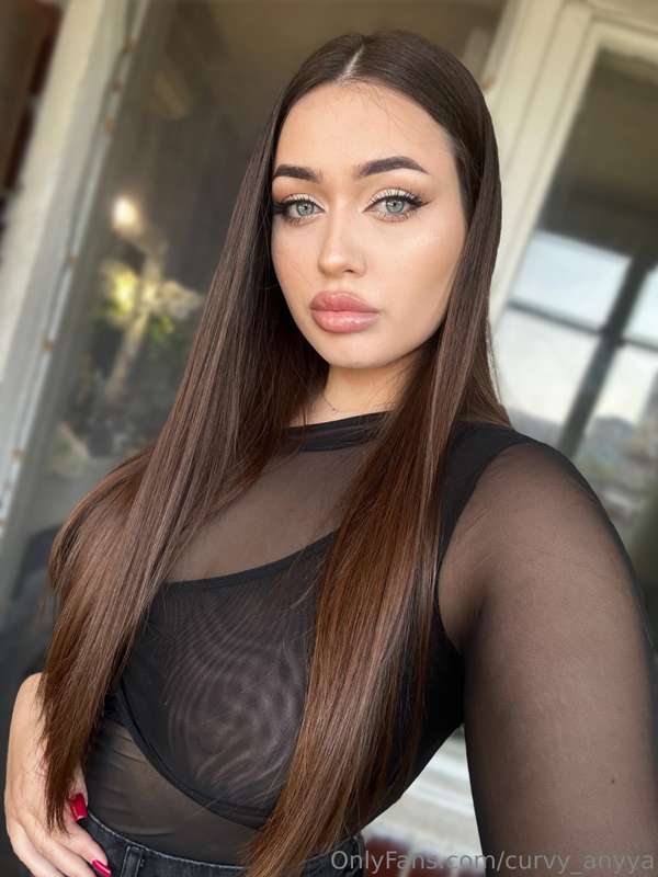 curvy_anyya