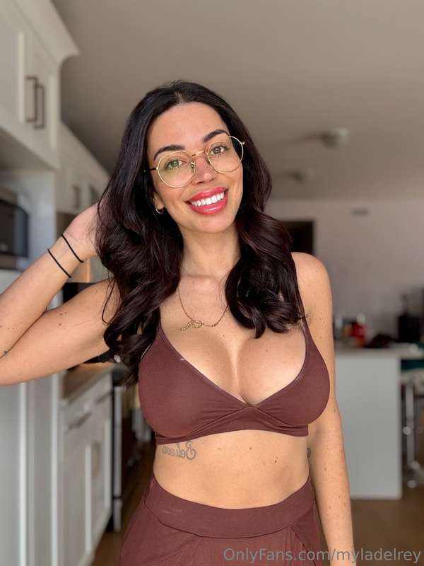 Can’t stop teasing, it’s all your fault 👀