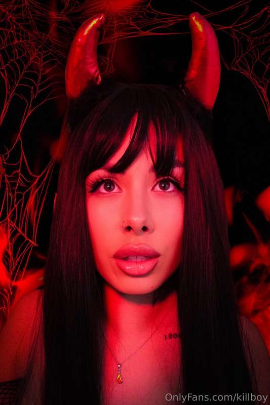 😈