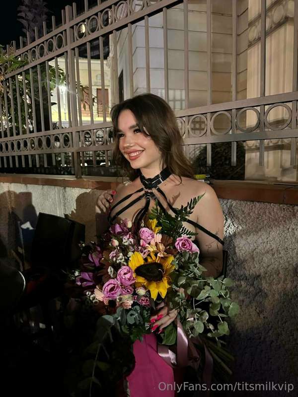 You have no idea how much I love flowers! 🌷 Just the mere si..