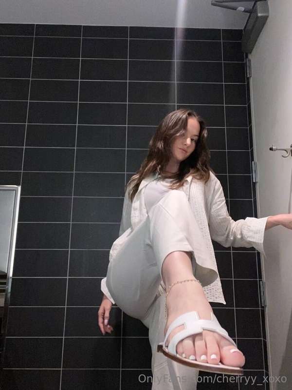 my toes in the office last week 🙈 first time wearing these s..