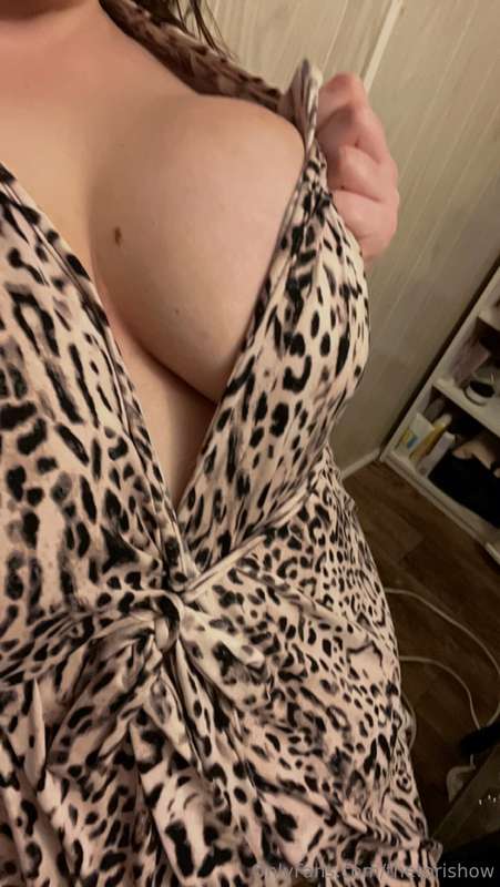 Full nude content on my other page 🥳