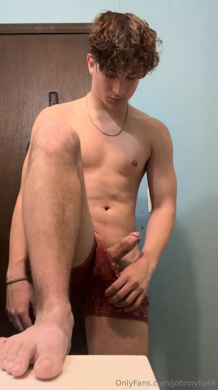 Fresh out of the shower, Nice clean dick for you to suck on ..