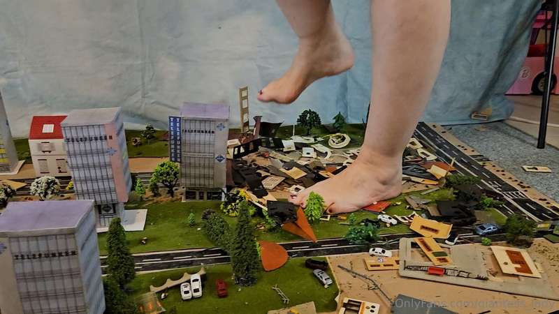new video out now ,,giantess lady is back in a new city,,