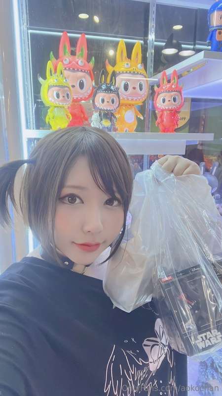 Shopping... Shopping... Shopping... Kind of purely girly tre..