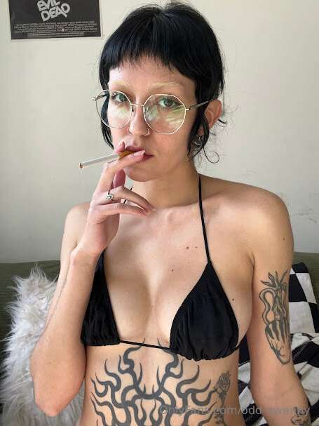 is it just me or does smoking make me look like trouble? 👀