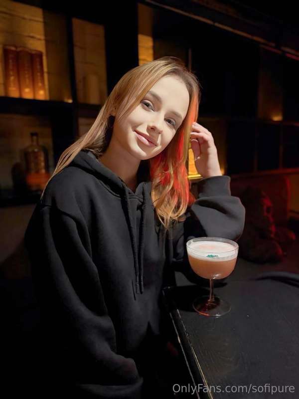 What is your favorite cocktail at parties? 🍸🍹💕 (write the na..