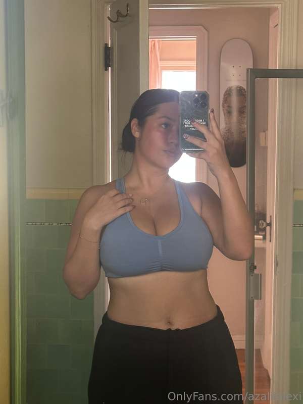 in the gym getting nice and sweaty ;)