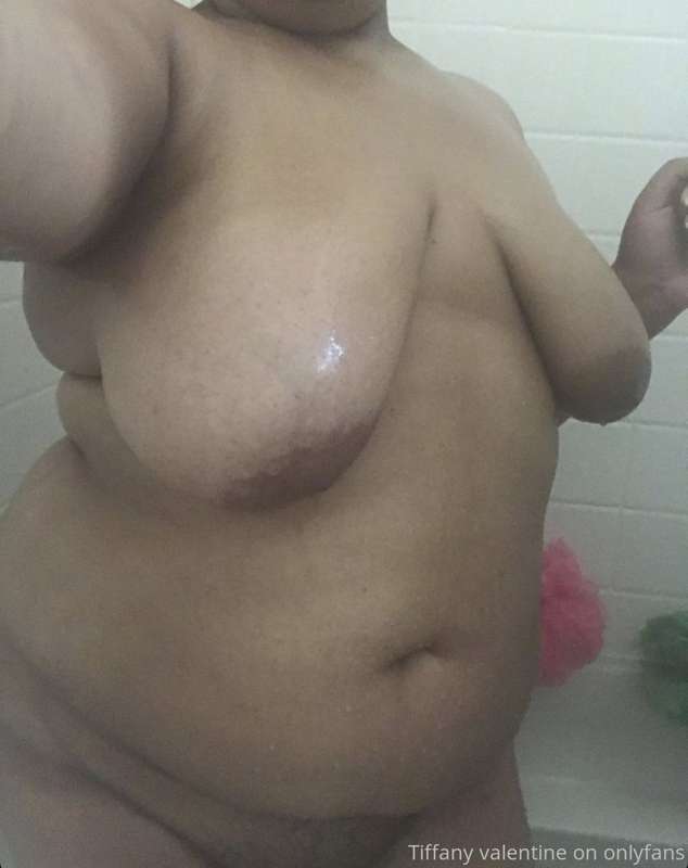 Little shower tease💕 I’ll be filming a whole shower video so..