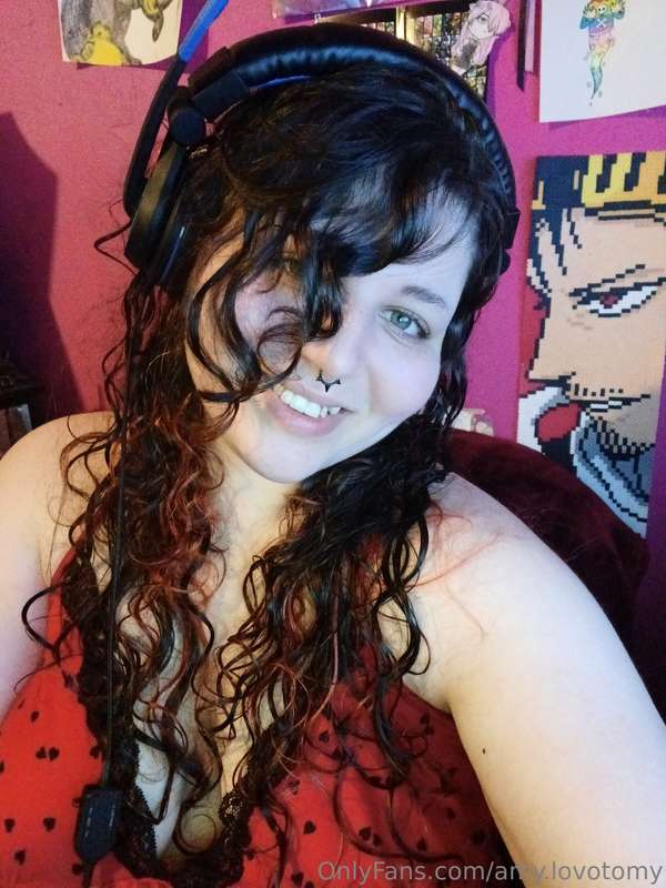 I'm feeling a bit better after the shower 🖤🥰 