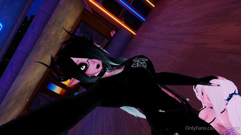 Good girl on her knees @vrmiyuki 😈