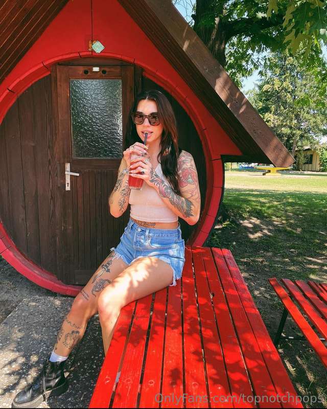 How cute is this little cabin
