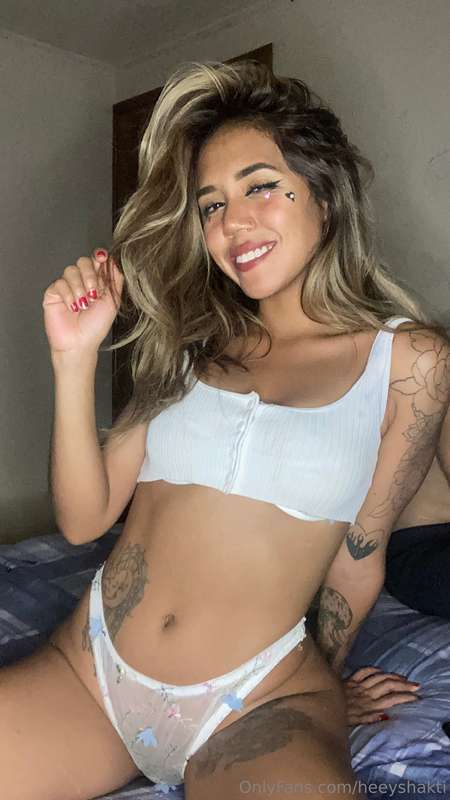 Hoy me siento generosa 🙊Vamos al DM 😈