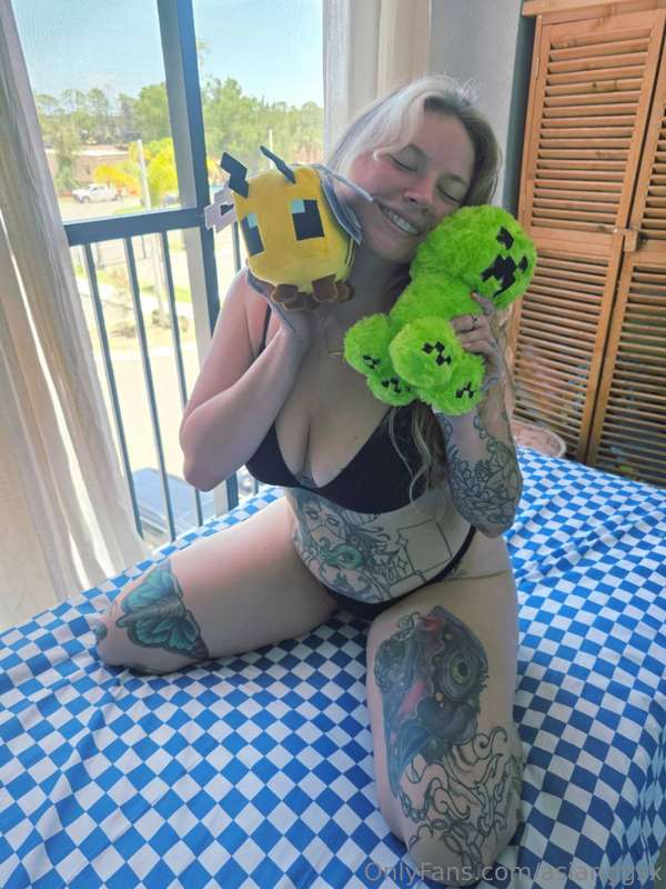 i don’t need diamonds, i already got my cute creeper and bee..