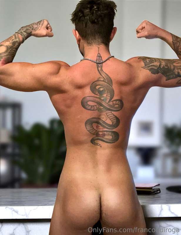 Double biceps looks good from behind 💪