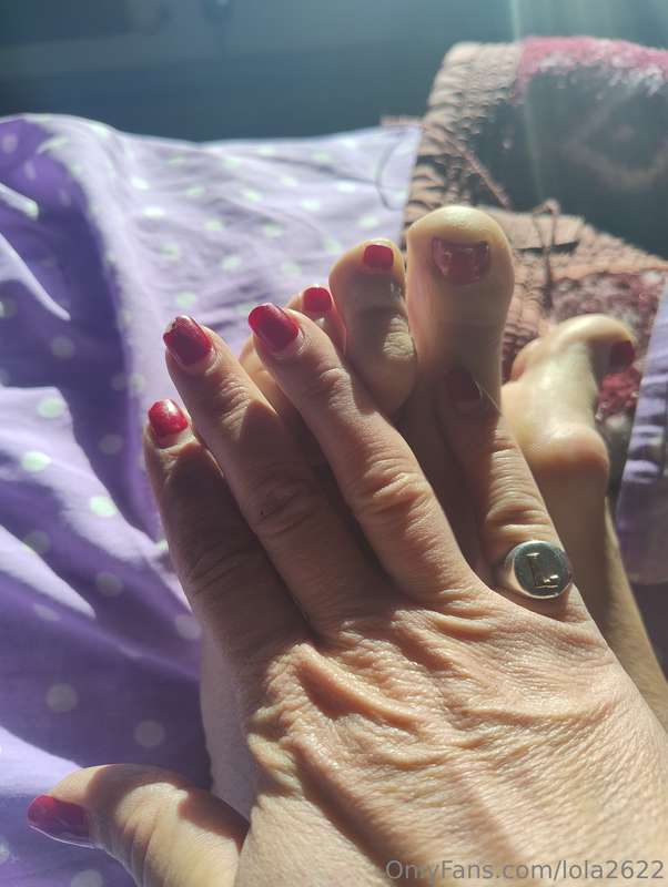 I need to fix my fingernails and toenails. Help me with a ti..