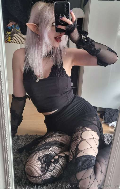 Vampire Babydoll is going to suck the bl00d out of your vein..