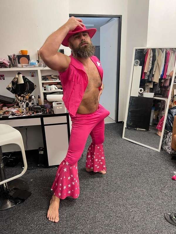 ...pink vibes for a good day ... 🍆😈🔥👗