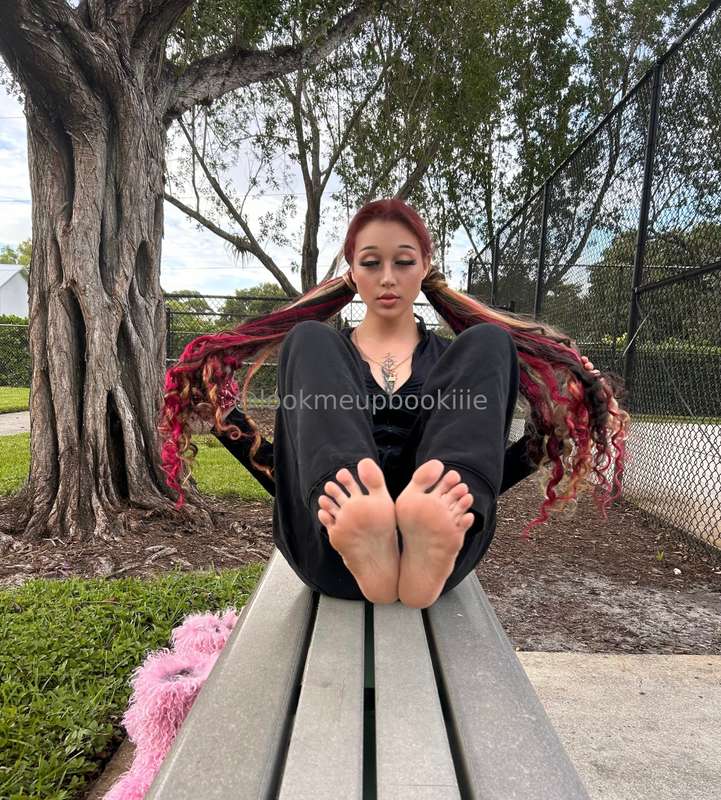 lookmeupbookiiie