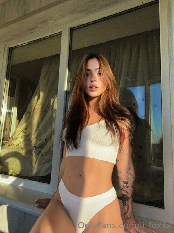 GORGEOUS HOTTIE @nasty_nesquik LOVES TO FONDLE HER LITTLE TH..