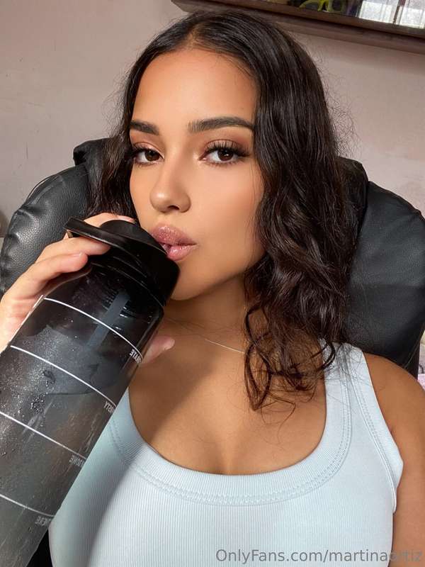 Soft lips, hard intentions 💄💣