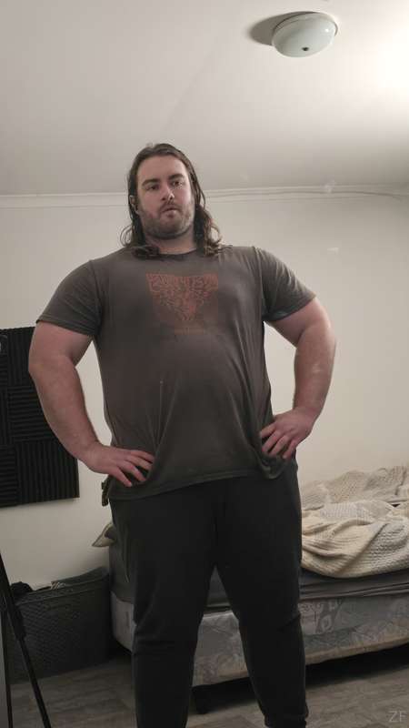 Post workout feeling HUGGGGE 💪 I want to pose for my honeys ..