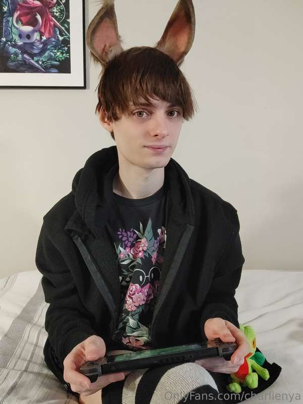 I'm a dominant bunny~ >:3